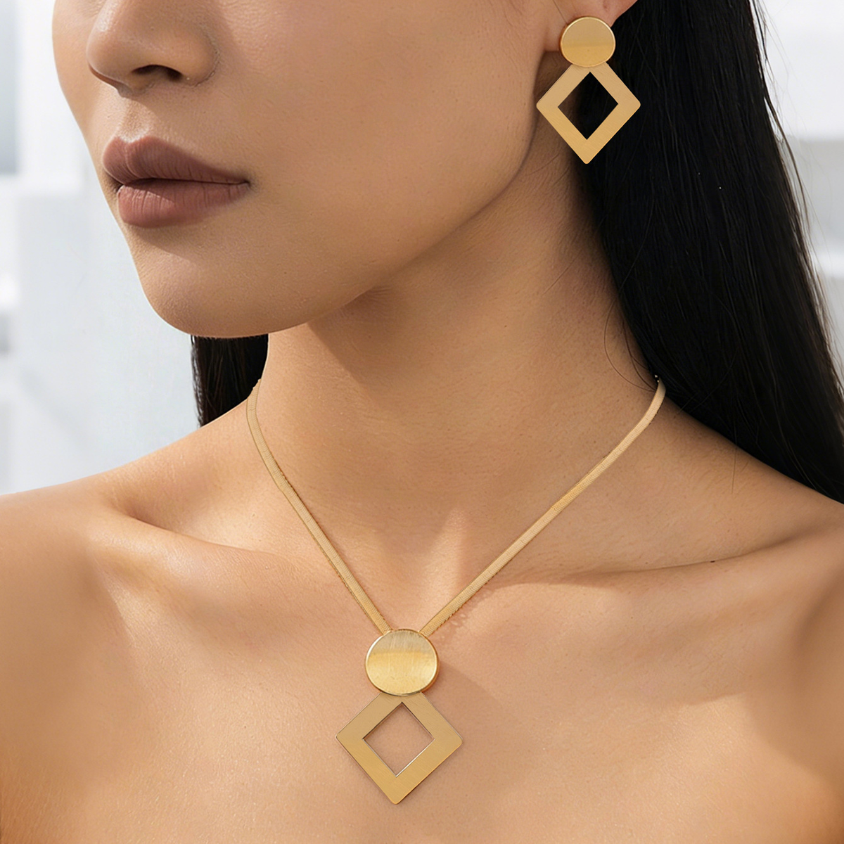 🔥 Kúp 1, získaj 1 zadarmo 💎 Moderná a elegantná sada náhrdelníka a náušníc ✨ Elegantná a klasická, ideálna na každodenné nosenie aj na párty 🌿
