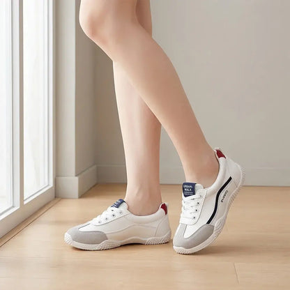 【Veľkosti 35-40】👟Dámske tenisky v nemeckom štýle s okrúhlou špičkou – Ľahké a priedušné, ploché, všestranné na každodenné nosenie – Klasický biely dizajn